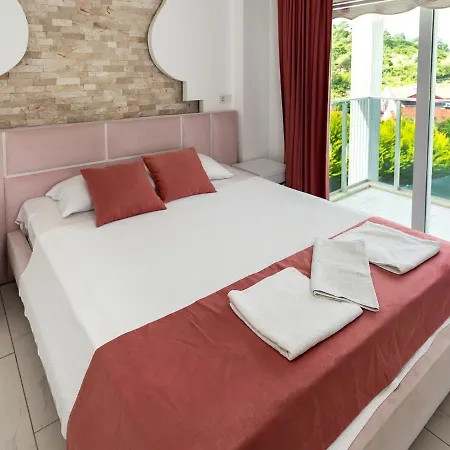 Ege: Your Ultimate Escape In Oludeniz With A Private Pool, Surrounded By Nature With Pool And Garden In Oludeniz, Babadag Сasa de vacaciones Fethiye